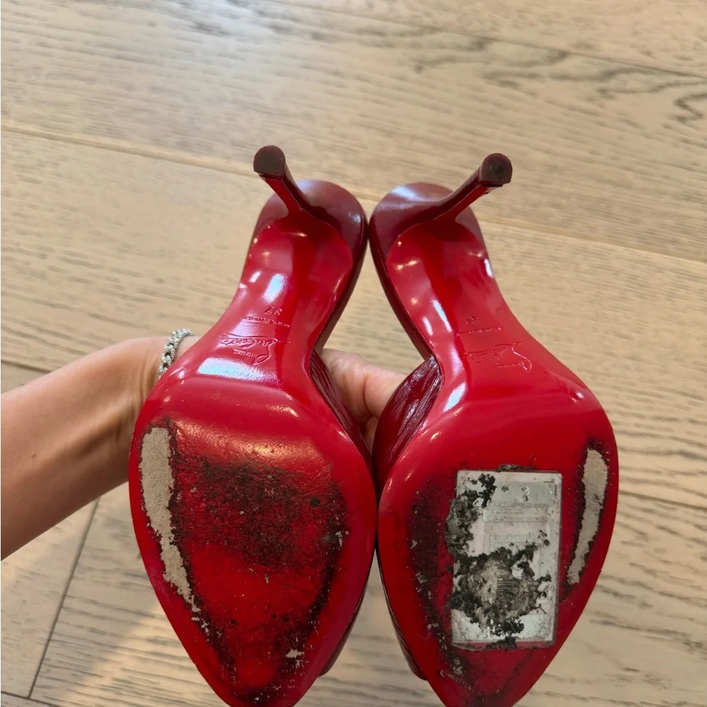 Christian Louboutin Red Patent Peep-Toedolly sandal - Picture 3 of 4